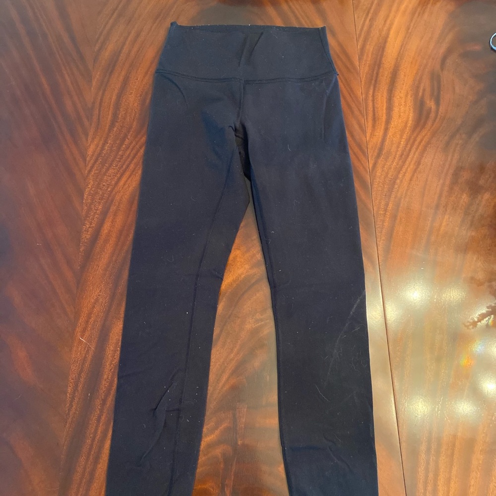 LULULEMON WUNDER UNDER LEGGINGS SIZE 6!! Look new!